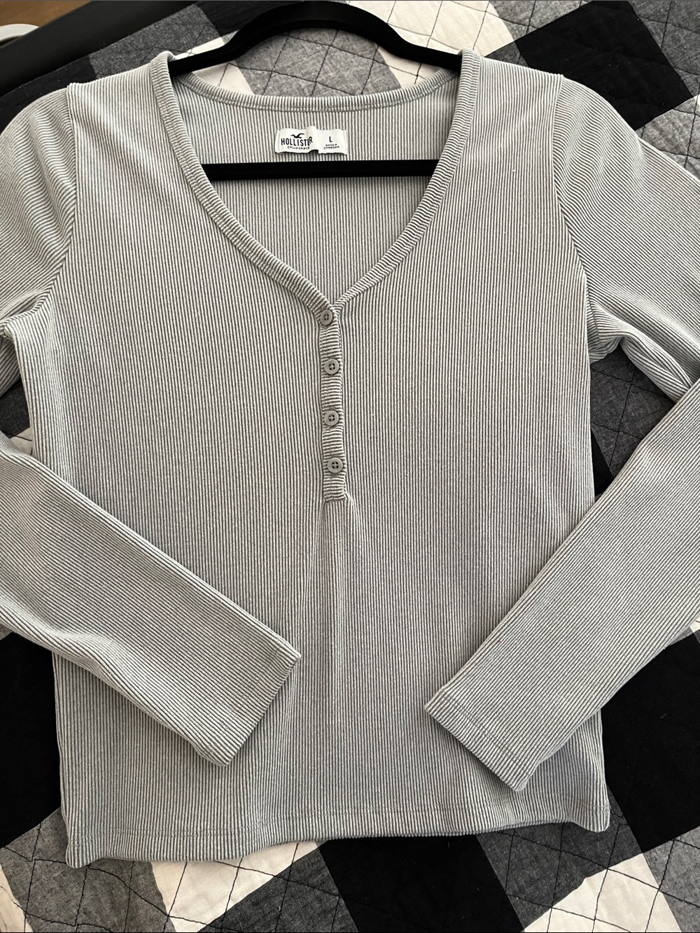Hollister Light Gray Ribbed Henley V-Neck Long Sleeve Top